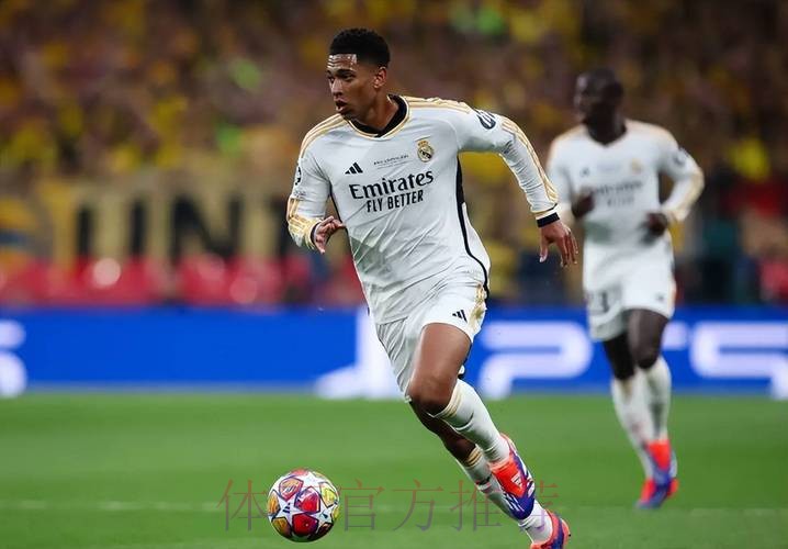 世体：红牌罚下贝林的裁判遭网暴后关闭社媒评论